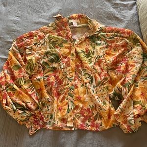 NWOT! Jealous tomato blouse top, glove sleeves floral